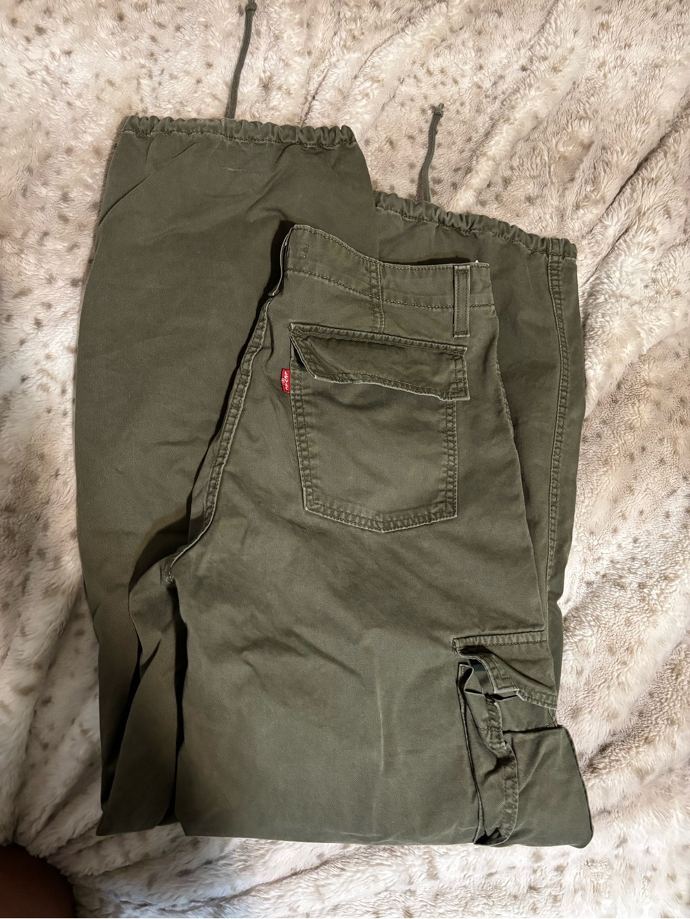 Women's Olive Green Cargo Jogger Pants - 94 baggy Levi's